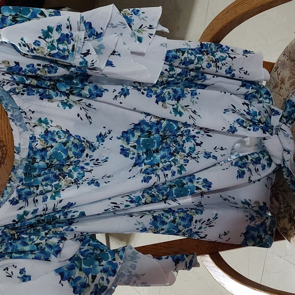 Gorgeous like NEW Scoop neck blouse